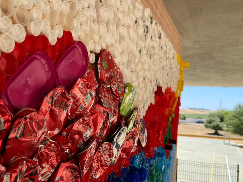 Murales hechos con material reciclado