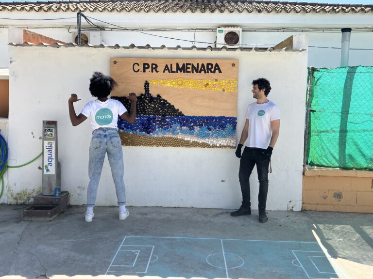 Mondo4africa con mural reciclado
