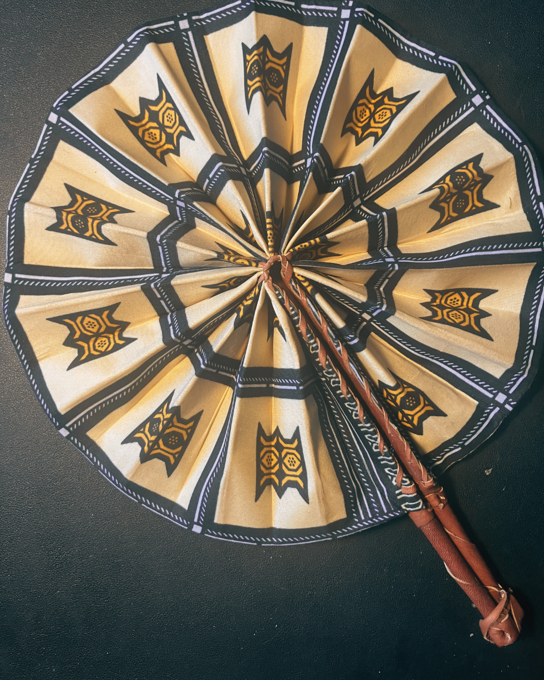 African fan Andrika Mawu